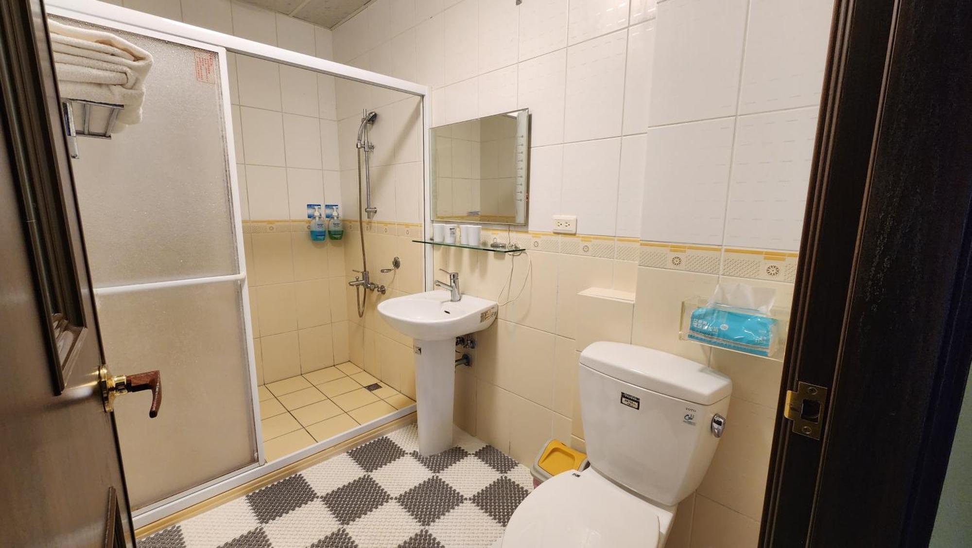 花蓮包棟彩色窩民宿 溜滑梯 烤肉唱歌 電動麻將 近東大門 Hualien Quarto foto